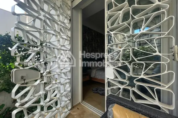 Beau STUDIO MEUBLÉ avec jardin privé à louer CFC