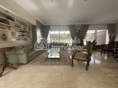 فيلا للبيع في بولو