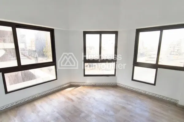 Beautiful office for rent, behind CdM headquarters at Racine