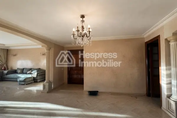Beautiful apartment for sale, top floor, Maarif area