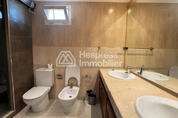 Beautiful apartment for sale, top floor, Maarif area