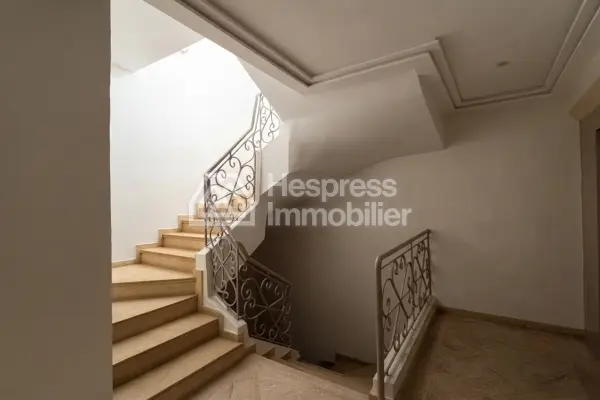 Beautiful apartment for sale, top floor, Maarif area