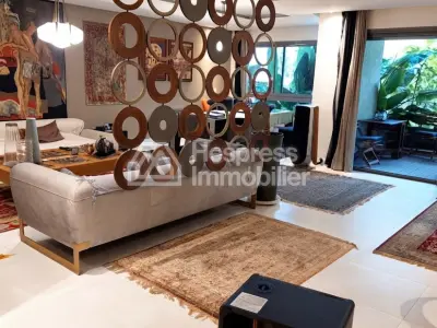 شقة استثنائية للبيع في المثلث الذهبي