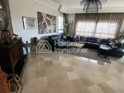 شقة دوبلكس مفروشة رائعة للإيجار راسين