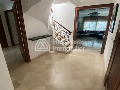 شقة دوبلكس مفروشة رائعة للإيجار راسين