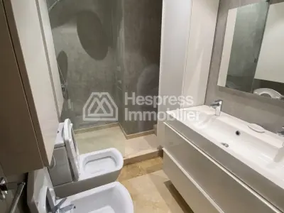 شقة دوبلكس مفروشة رائعة للإيجار راسين