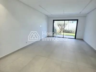 شقة رائعة في الطابق الأرضي للإيجار عين الذئاب