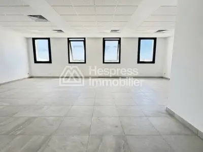 مساحة مكتبية للإيجار، الطابق العلوي، مركز خدمات العملاء