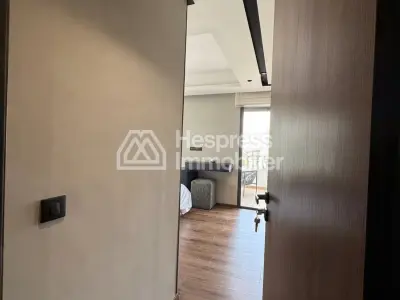 شقة مفروشة استثنائية للإيجار في مركز CFC
