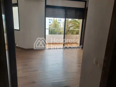 شقة جميلة للبيع عين الذئاب