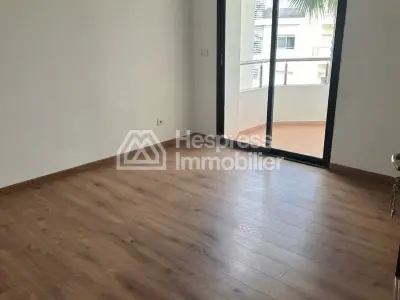 شقة جميلة للبيع عين الذئاب