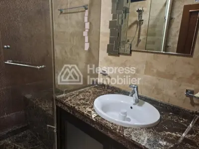شقة جميلة للبيع عين الذئاب