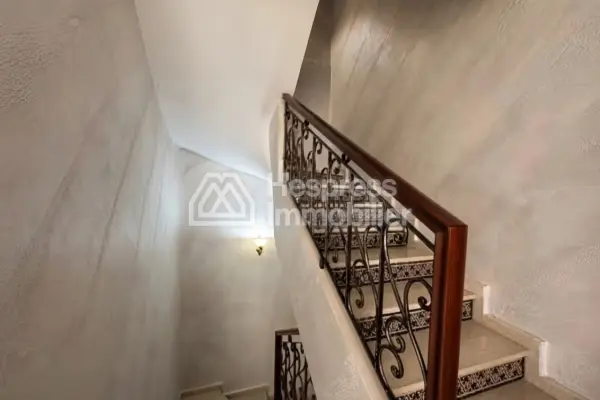 فيلا جميلة للبيع في ليمون