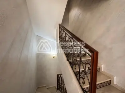 فيلا جميلة للبيع في ليمون