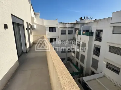 شقة استوديو جديدة وجميلة للبيع في منزل ريفي بريتوني