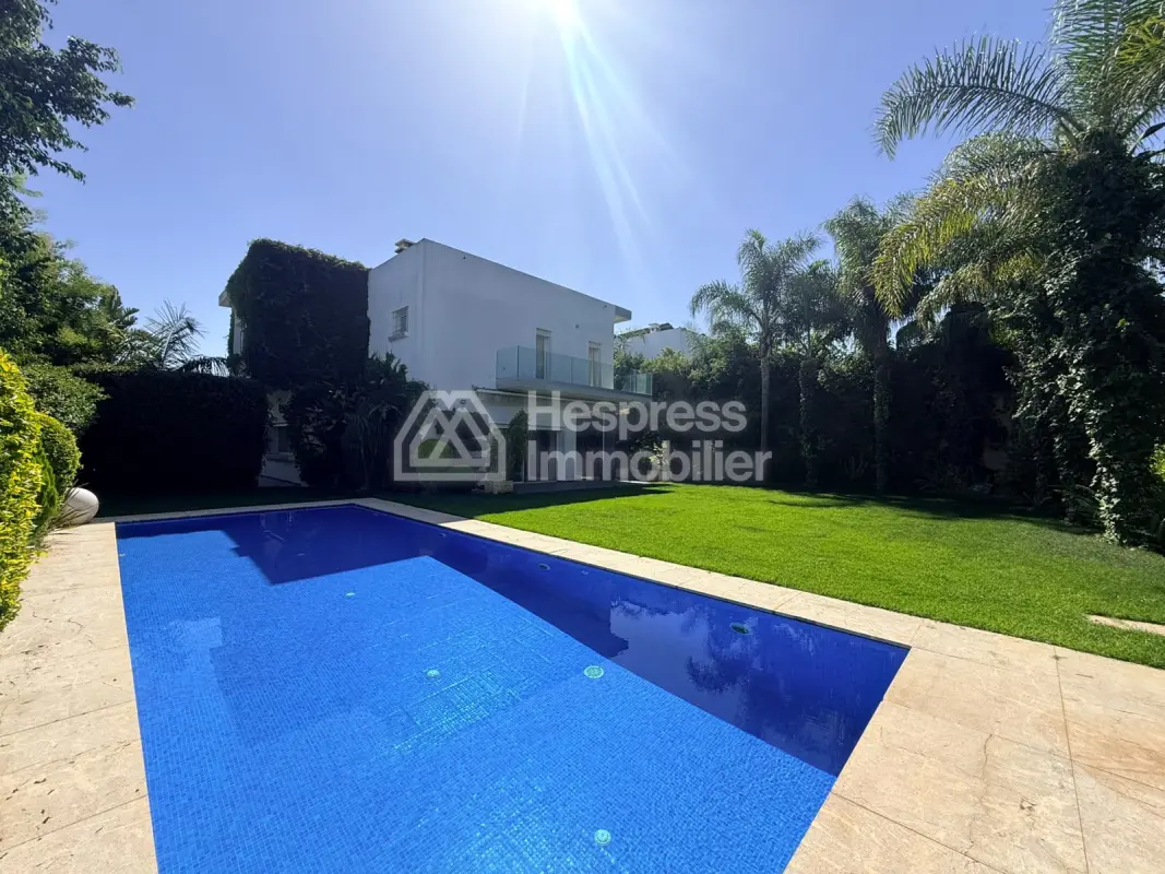 Beautiful villa with pool for rent