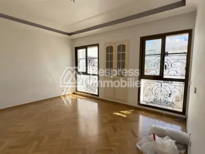 دوبلكس فاخر للإيجار راسين