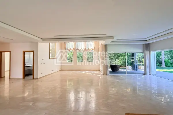 Jolie villa avec piscine à louer