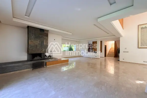 Jolie villa avec piscine à louer