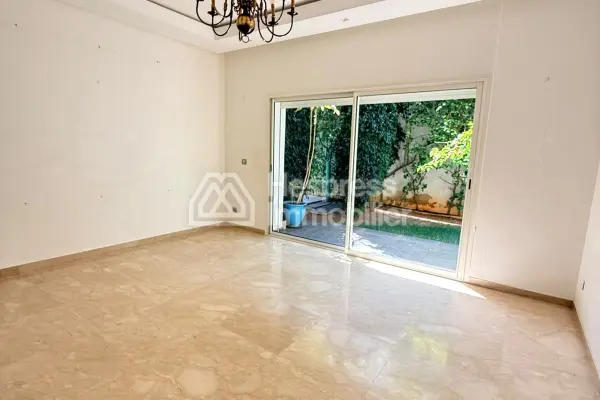 Jolie villa avec piscine à louer