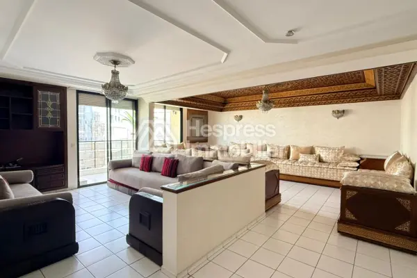 Beautiful, bright, upper-floor apartment Hassan