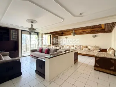 Beautiful, bright, upper-floor apartment Hassan