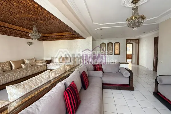 Beautiful, bright, upper-floor apartment Hassan