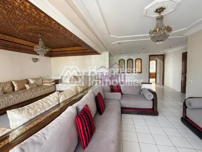Beautiful, bright, upper-floor apartment Hassan