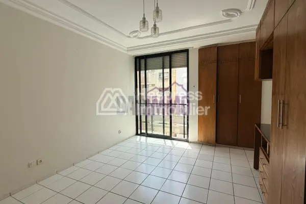 Beautiful, bright, upper-floor apartment Hassan