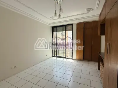 Beautiful, bright, upper-floor apartment Hassan