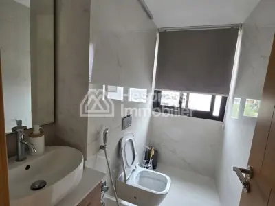 شقة دوبلكس مفروشة جميلة للإيجار بالمييه