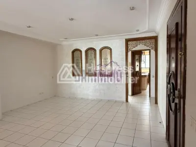 Beautiful, bright, upper-floor apartment Hassan