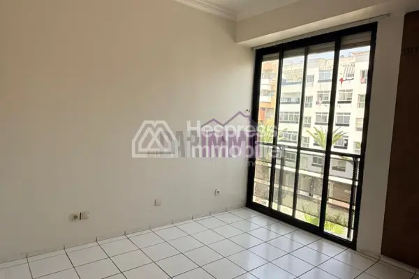 Beautiful, bright, upper-floor apartment Hassan