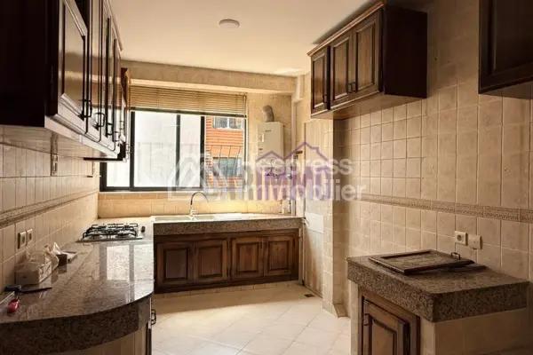 Beautiful, bright, upper-floor apartment Hassan