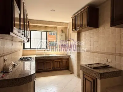 Beautiful, bright, upper-floor apartment Hassan