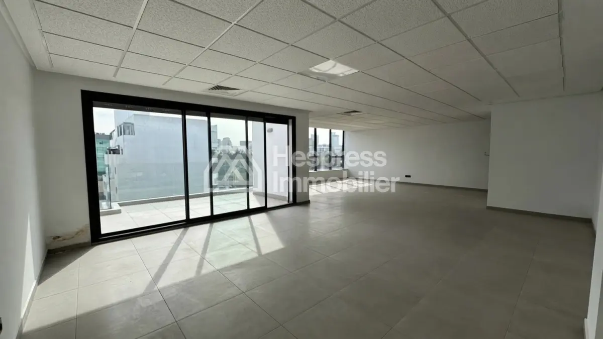 Beautiful office space for rent in a Breton farmhouse