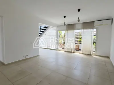 سطح مميز للإيجار في راسين