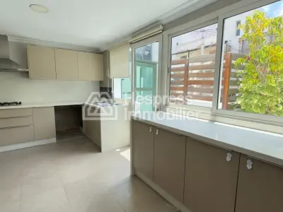 سطح مميز للإيجار في راسين