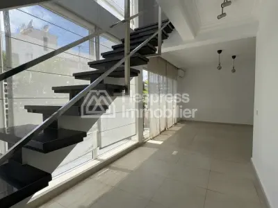 سطح مميز للإيجار في راسين