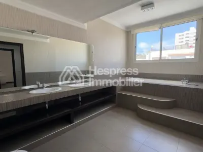 سطح مميز للإيجار في راسين