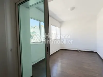 سطح مميز للإيجار في راسين