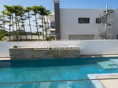 فيلا استثنائية للبيع في مجمع سكني دار بوعزة
