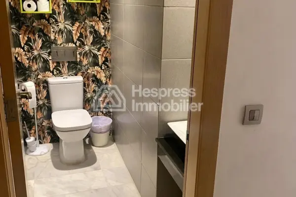 شقة أرضية في الحديقة للإيجار فارغة في بريستيجيا بوسكورة