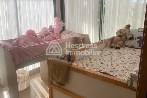 شقة أرضية في الحديقة للإيجار فارغة في بريستيجيا بوسكورة
