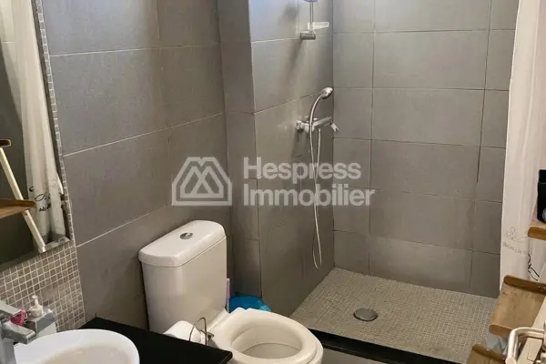 شقة أرضية في الحديقة للإيجار فارغة في بريستيجيا بوسكورة