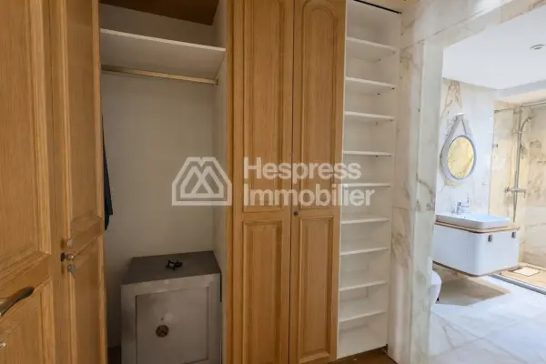 Beautiful FURNISHED apartment for rent in the GOLDEN TRIANGLE