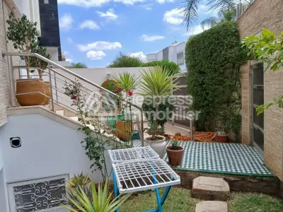 فيلا مسجلة، مساحتها 334 مترًا مربعًا، حي الرياض، طريق عين الشكيف، فاس - 3 طوابق - حديقة - مرآب