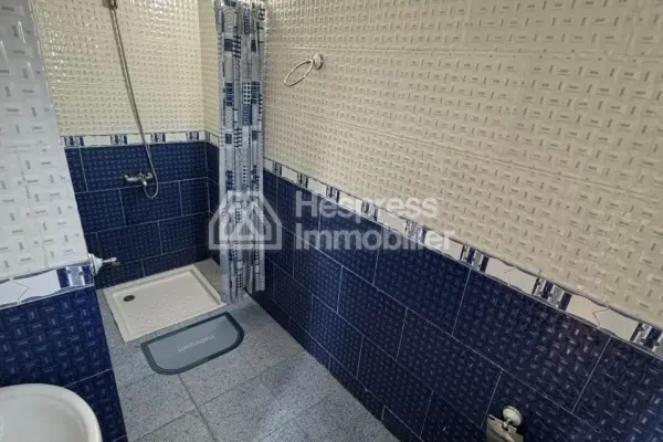 نُزُل مُسجّل بمساحة 348 مترًا مربعًا + حديقة بمساحة 62 مترًا مربعًا + مسبح - إيموبيليه كاندار - 6 غرف نوم