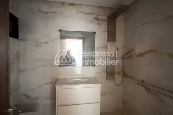 شقة حديثة غير مفروشة طنجة
