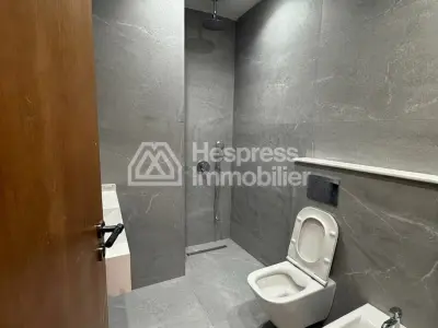 شقة فاخرة للبيع في طنجة البالية